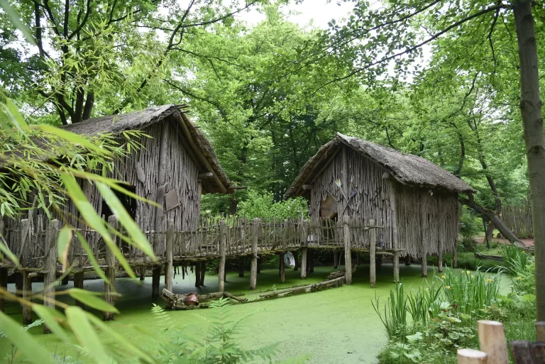 huts-g5f75cb841_1920